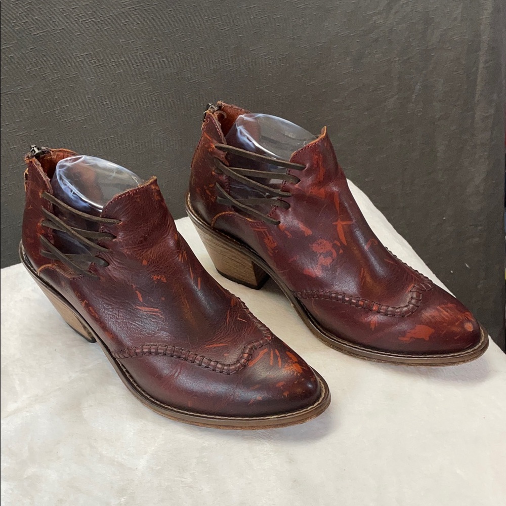 Heritage Corral Red‎ Brown Ankle Booties with rare design